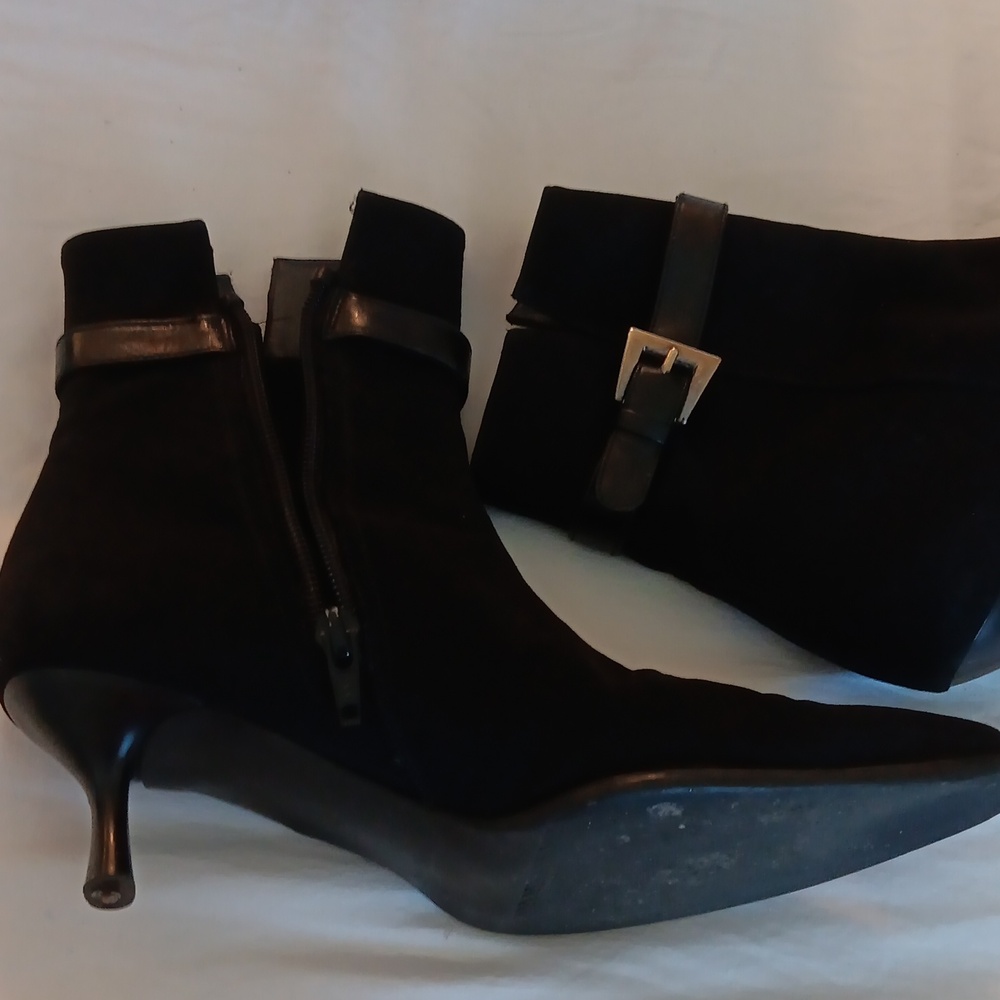Stuart Weitzman Black Heeled Boots Size5. Gortex - Picture 5 of 7